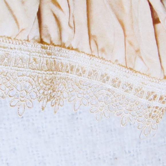 Ivory lace Victorian style top w balloon sleeves - Picture 3 of 8